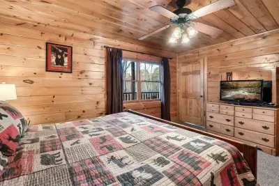 King sized beds in each room