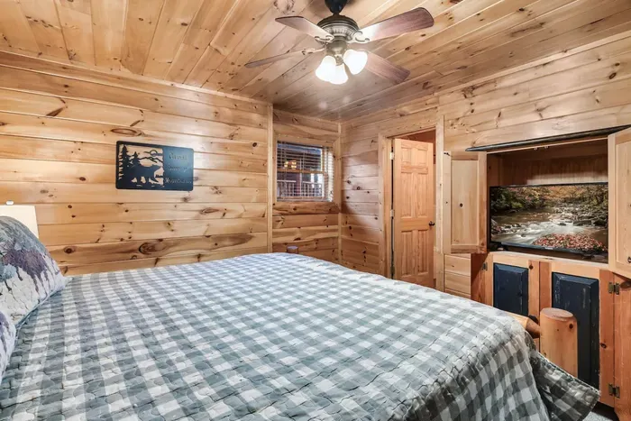 King sized beds in each room