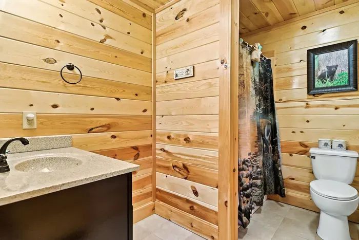 Private en-suite bathroom