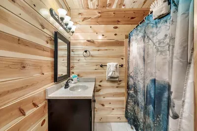 Private en-suite bathroom