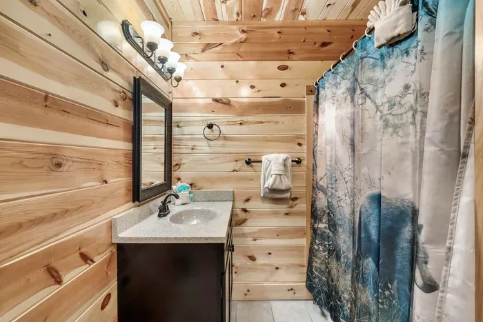 Private en-suite bathroom