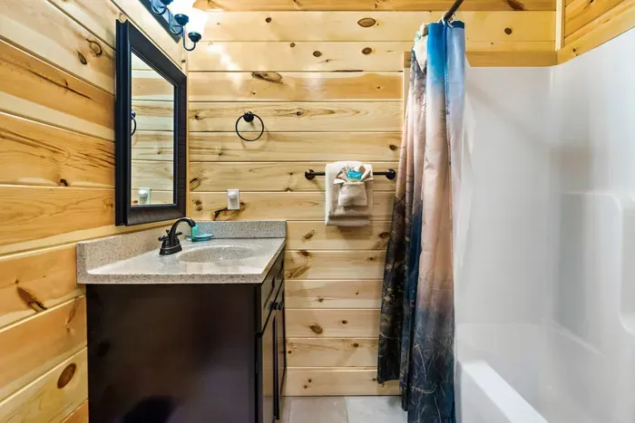 Private en-suite bathroom