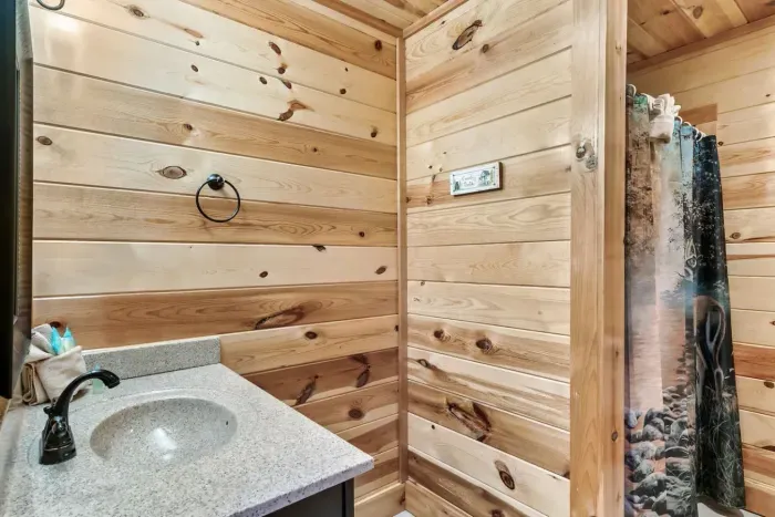 Private en-suite bathroom