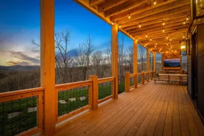 The twinking lights on the lower deck provide perfect ambiance.