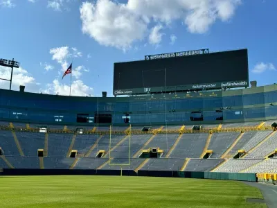 We advise getting a tour of Lambeau!  SO much history and fun!