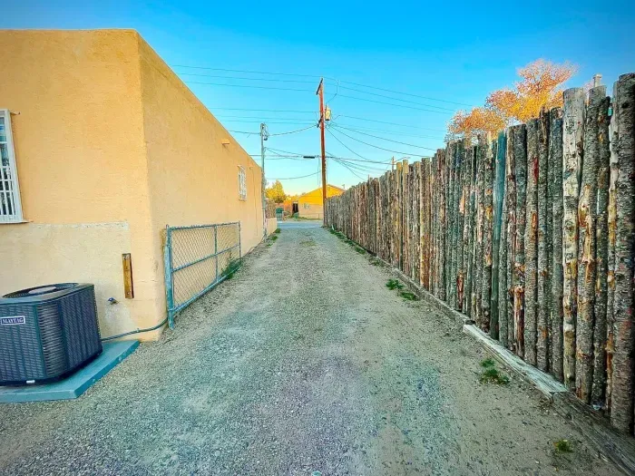 Southwest Escape Unit B - image 32 of 38