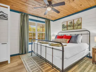 Sister cabins | Book both for full retreat - image 10 of 55