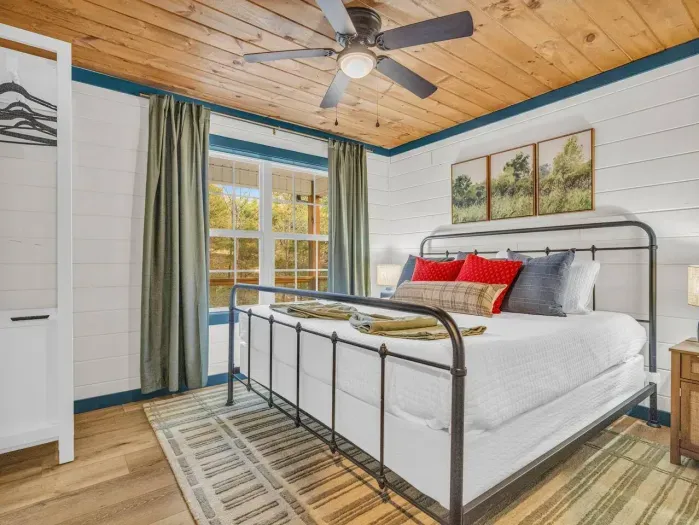 Sister cabins | Book both for full retreat - image 10 of 55