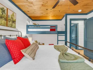 Sister cabins | Book both for full retreat - image 9 of 55