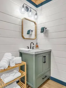 Sister cabins | Book both for full retreat - image 13 of 55