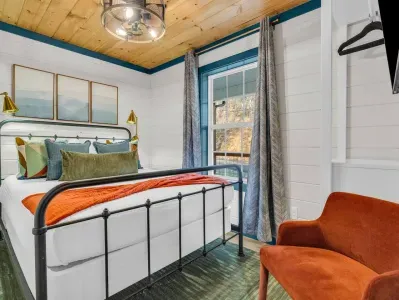 Sister cabins | Book both for full retreat - image 29 of 55