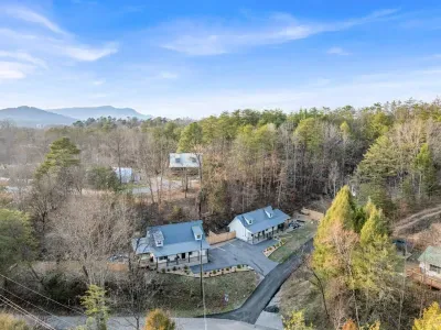 Sister cabins | Book both for full retreat - image 1 of 55