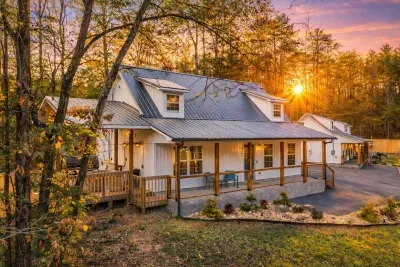 Dragonfly Grove | Sauna | Hot Tub | 1 Mi Pkwy - image 2 of 48