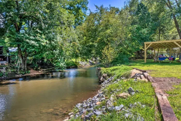 The Hiawasee River is the epitome of mountain beauty and peacefulness. 