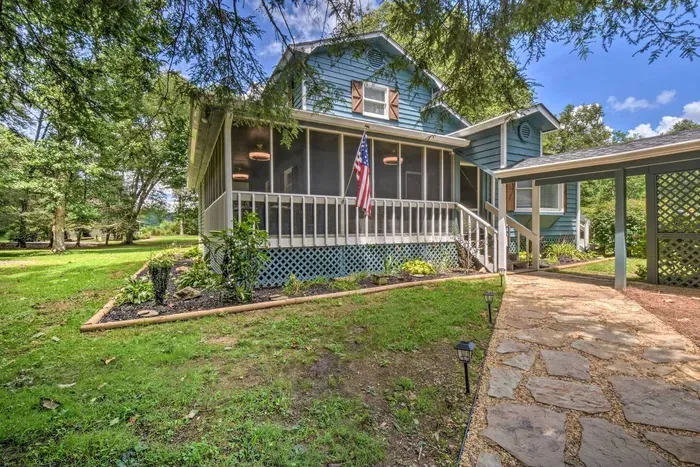 With a Farm house style and porches galore, your trip to Hiawassee will be memorable 