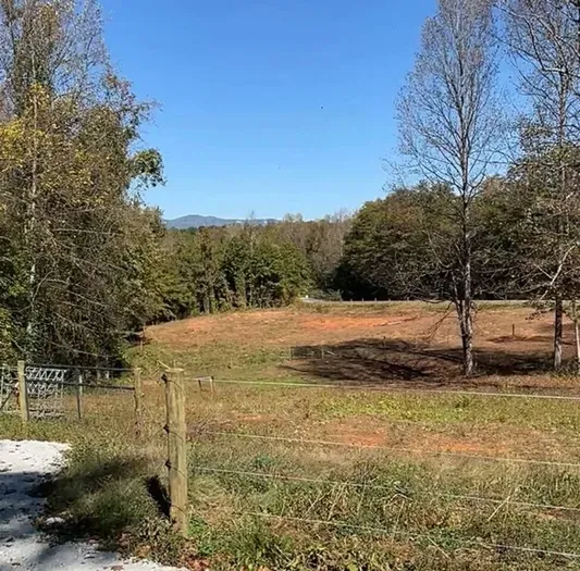 The Mountain Views at Blue Wall Farm never get old!!