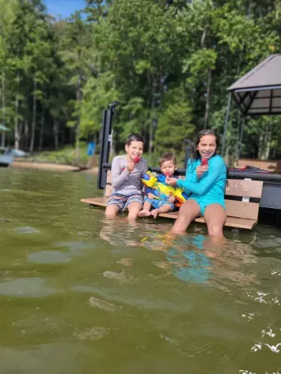 The in-water bench....best seat in the house!