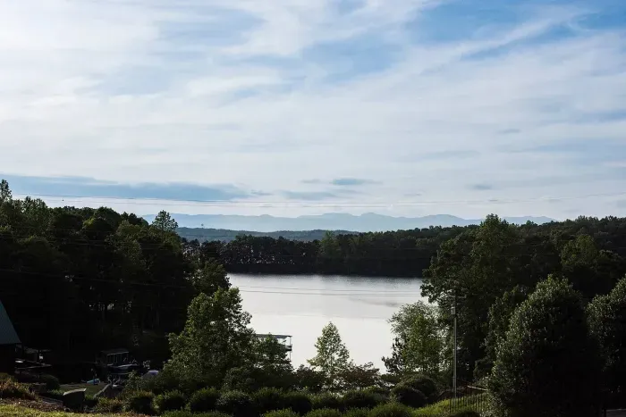 Welcome to stunning Lake Keowee!!