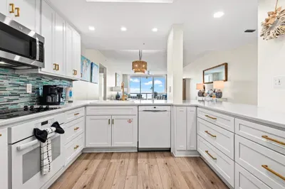 Spacious fully stocked kitchen