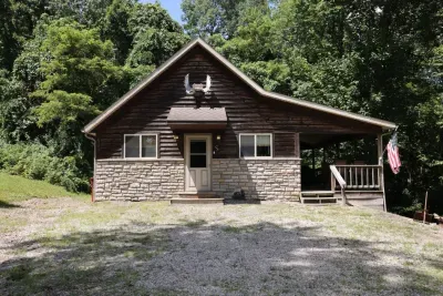 Hocking Hills Half Stoned Cabin in the Woods - image 1 of 20