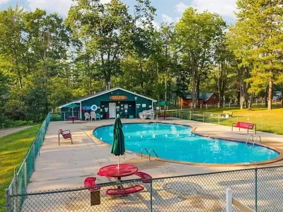 The Arrowroot Lodge Up North in Gaylord Michigan - image 5 of 29