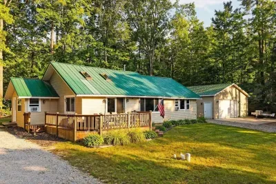 The Arrowroot Lodge Up North in Gaylord Michigan - image 1 of 29