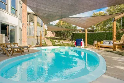 Luxe Retreat - image 32 of 49