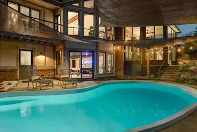 Luxe Retreat - image 26 of 49