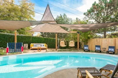 Luxe Retreat - image 25 of 49