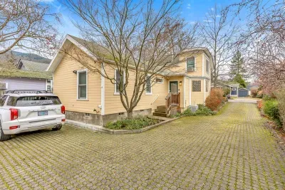 1 off street parking spot available. The second spot is reserved for front house guests.