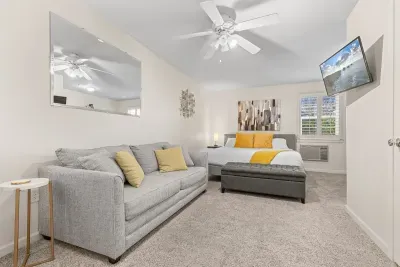 Studio A (King bed and Queen fold out)