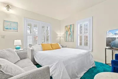 Living Room w/ Queen Fold Out (Front House)