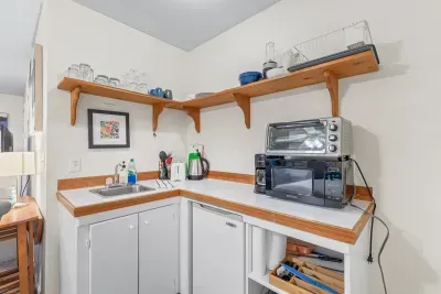 Studio B Kitchenette