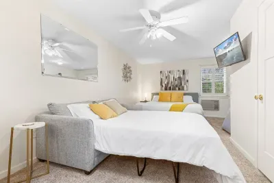 Studio A (King bed and Queen fold out)