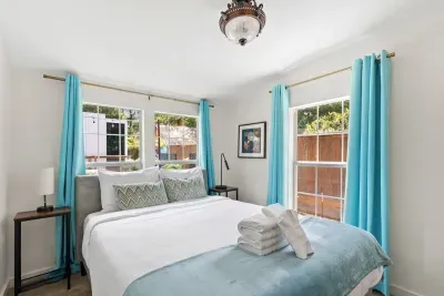 Bedroom 3- queen bed