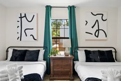 Bedroom 1- 2 queen beds