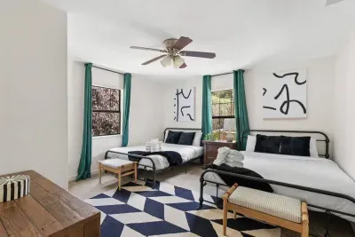 Bedroom 1- 2 queen beds