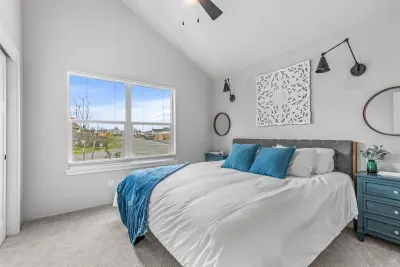 Second Bedroom with King Bed