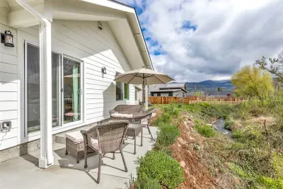 Back patio (view of the creek)