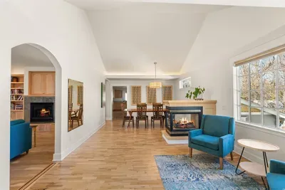 Dining room and relaxation space, with entry to the living room