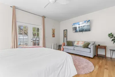 Queen pull out couch in 2nd bedroom