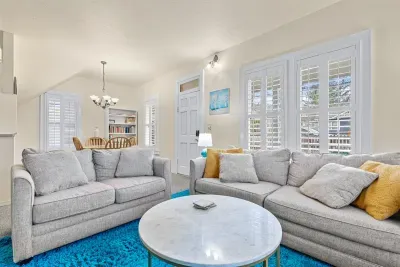 Living room (Queen fold out)