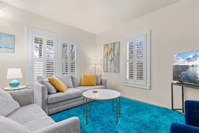 Living room (Queen fold out)