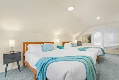 2nd bedroom (2 Queen) is upstairs with no door