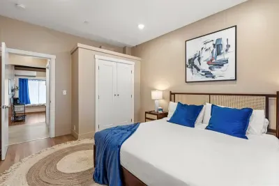 Unit 3: Bedroom - King Size Bed