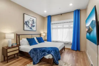 Unit 3: Bedroom - King Size Bed