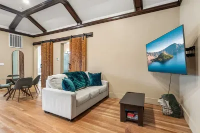 Unit 2: Living Room Area