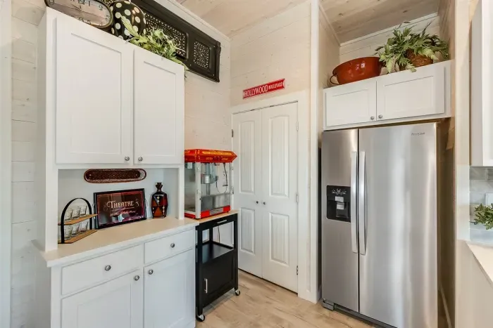 Popcorn machine and kernels are supplied for all guests

