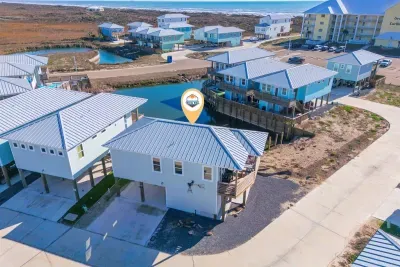 3 minute walk to the golf cart friendly boardwalk to the beach!
