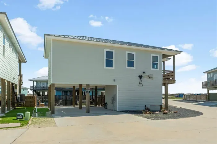 Stylish house with parking space.
